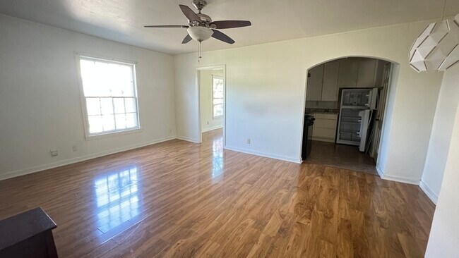 Primary Photo - 3821 Woodleigh St