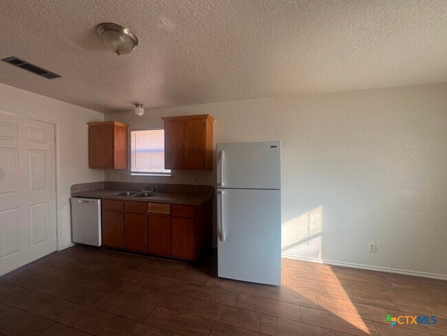 Building Photo - 3804 Captain Dr