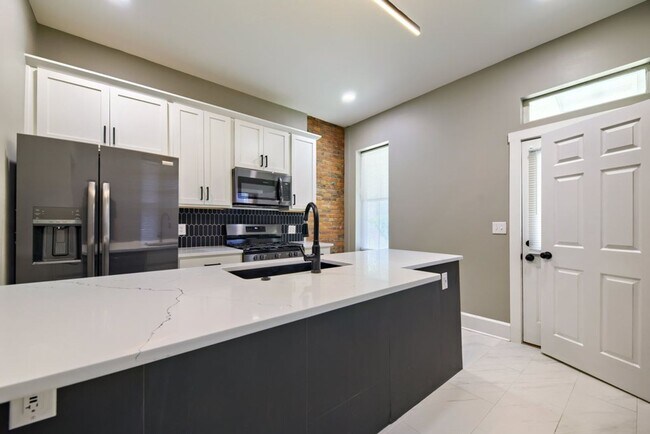 Building Photo - E Lincoln St 59-61 MLR