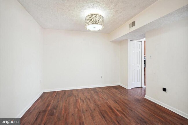 Building Photo - 6101 Hoskins Hollow Cir