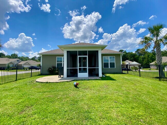 Building Photo - Ranch Style, Four Bedroom Home in Mill Creek!