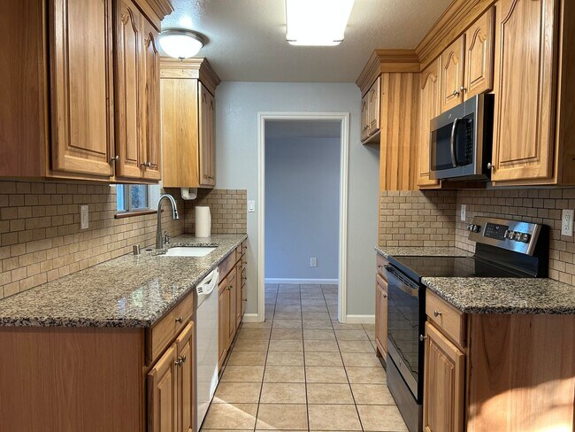 Building Photo - 120 Bessie Ln