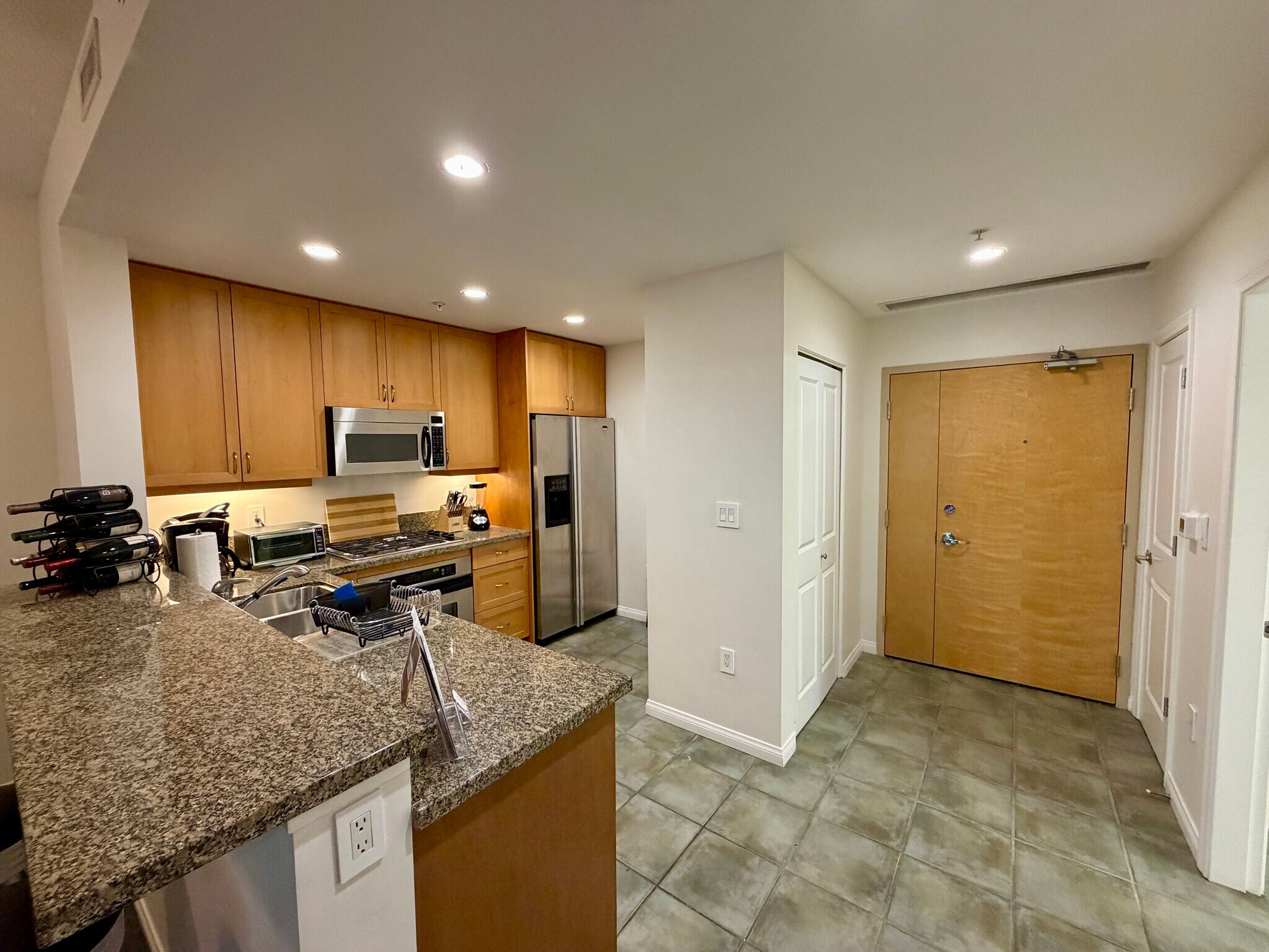 Building Photo - 850 Beech St