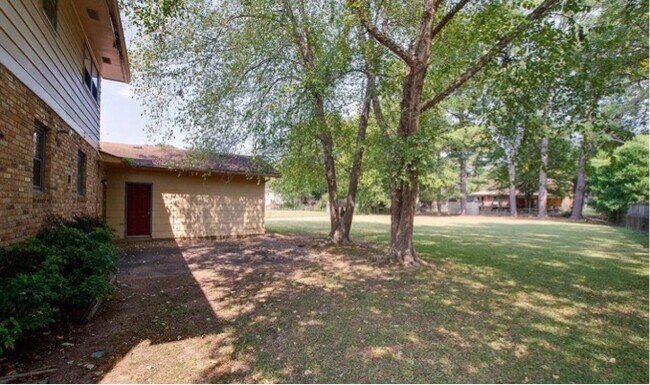 Building Photo - 11207 Crestfield Dr SE