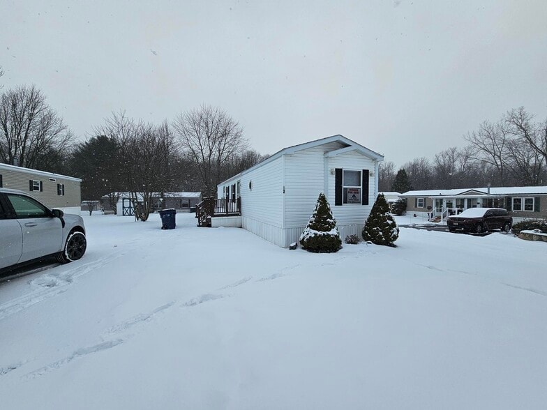 Building Photo - 32 Woodside Ln