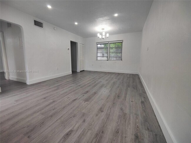 Building Photo - 2165 Bay Dr