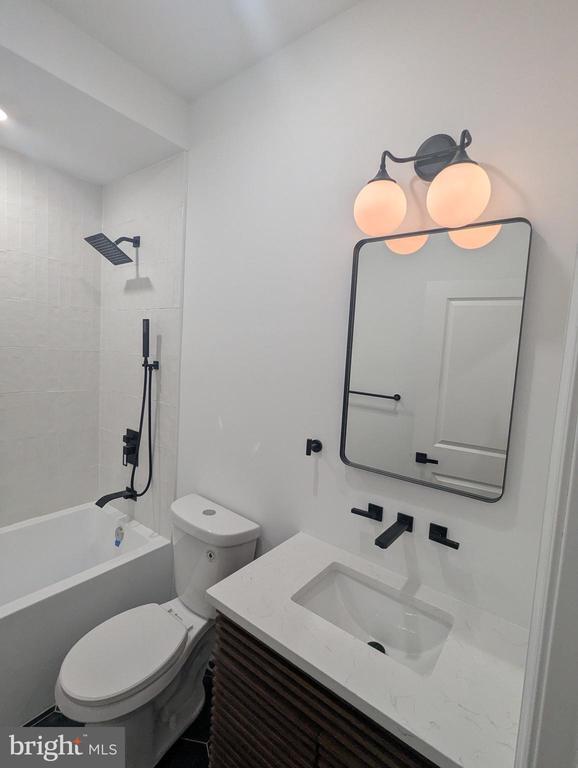 Building Photo - 2050 Fairmount Ave