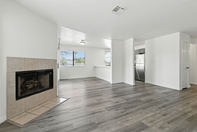 Building Photo - SW!! 2 Bedroom Condo!! 1st Floor!! Newly r...
