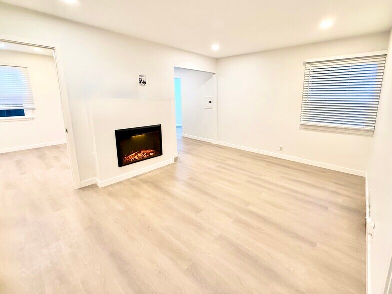 Building Photo - 467 36th St