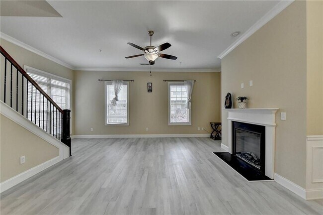 Building Photo - 2405 Tenor Ln