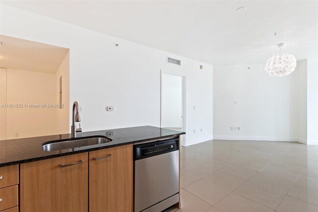 Building Photo - 350 S Miami Ave