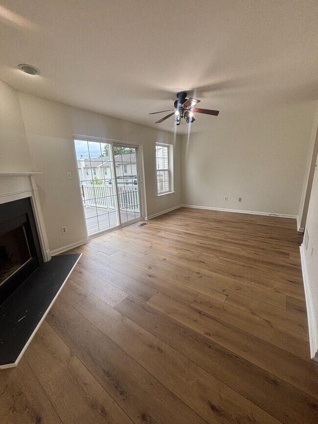 Building Photo - 4220 Elm Ct