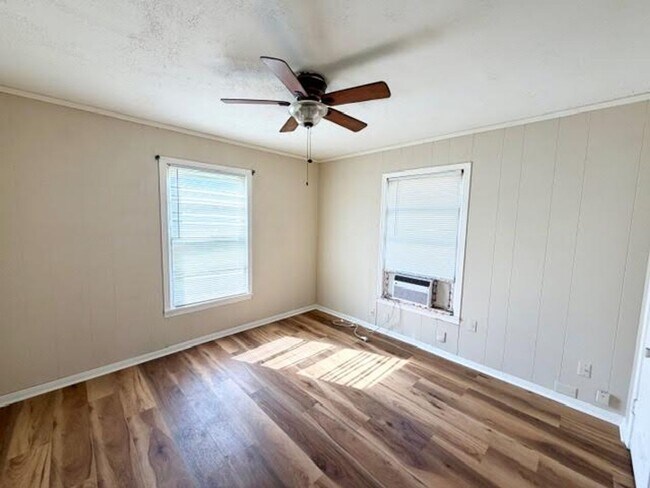 Building Photo - 3809 Homan Ave