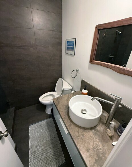 Guest Bathroom - 622 S Barrington Ave