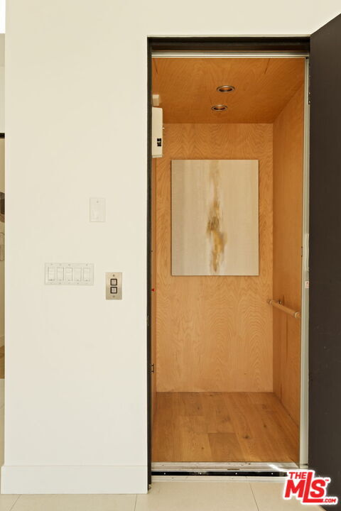 Building Photo - 1516 Forest Knoll Dr