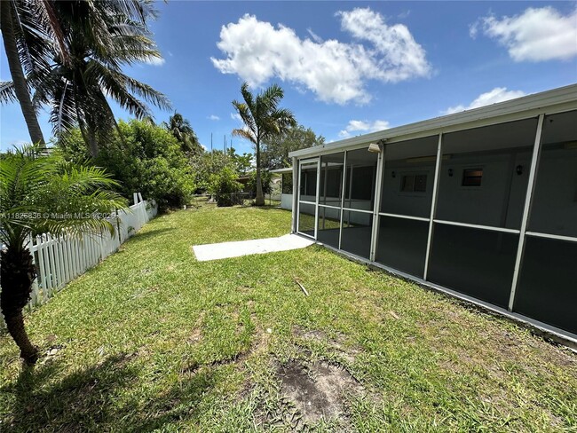 Building Photo - 4830 SW 41st Ave