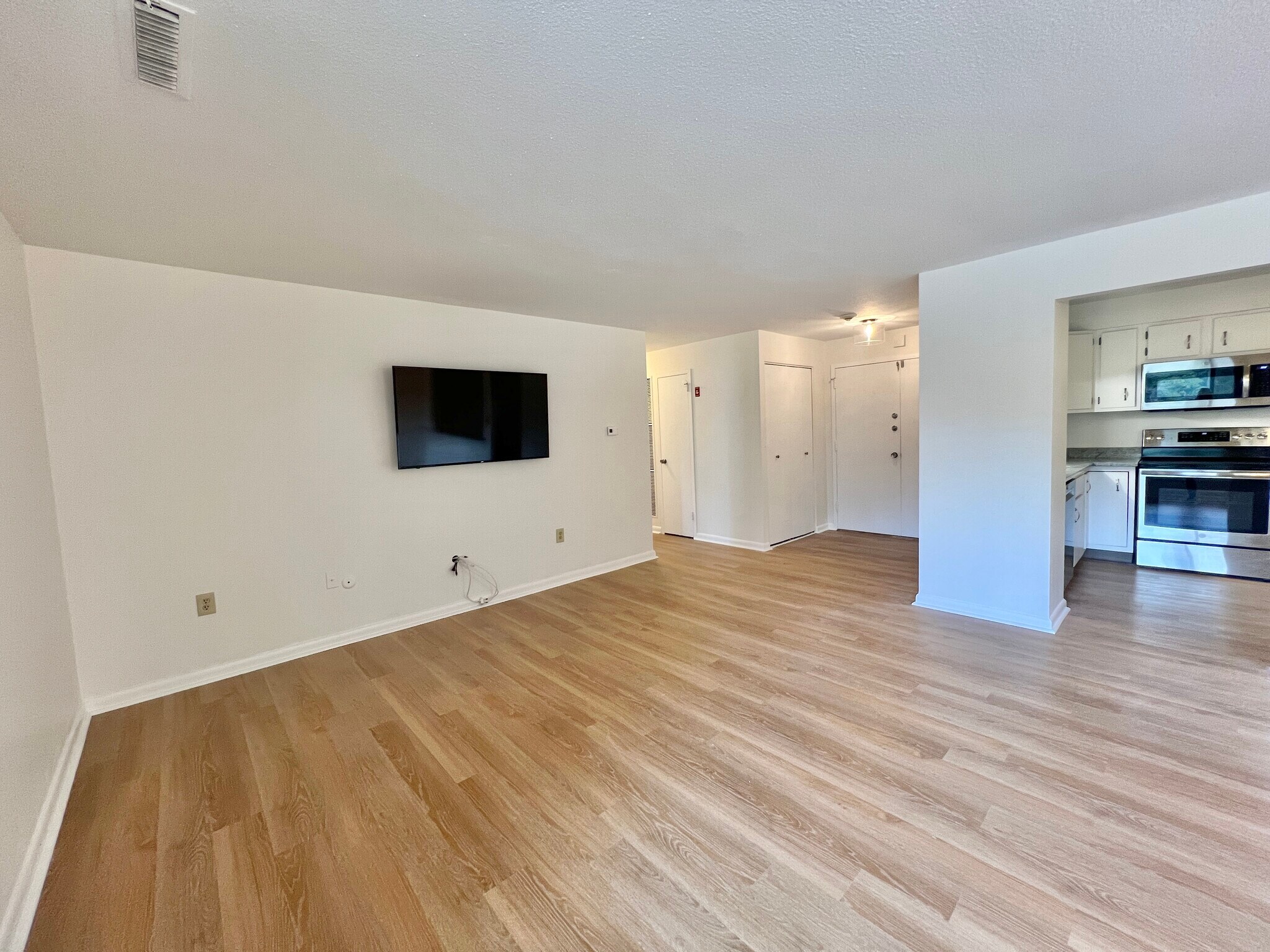 Building Photo - 1004 Paradise Rd