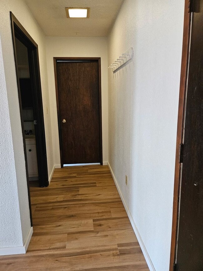 Building Photo - 2bd 1ba W/Fenced Yard