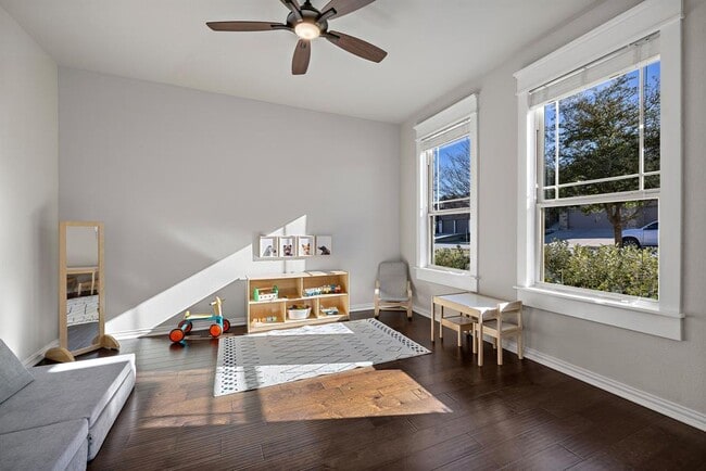 Building Photo - 3009 Diego Dr