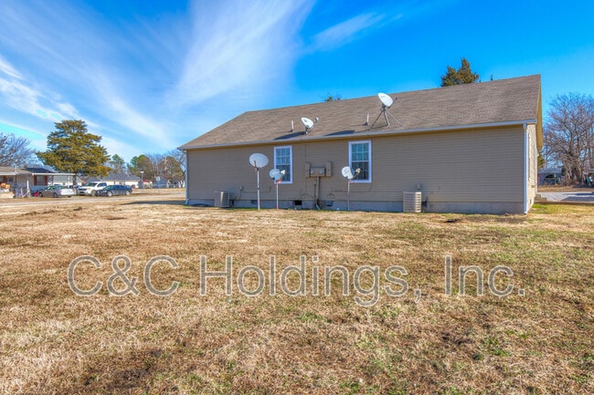 Building Photo - 914 Rockwood Ave