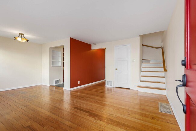 Building Photo - 1602 1/2 15th Ave