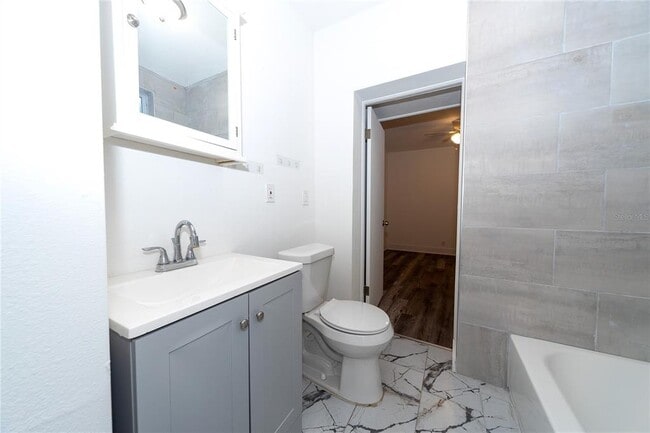 Building Photo - 618 25th St W