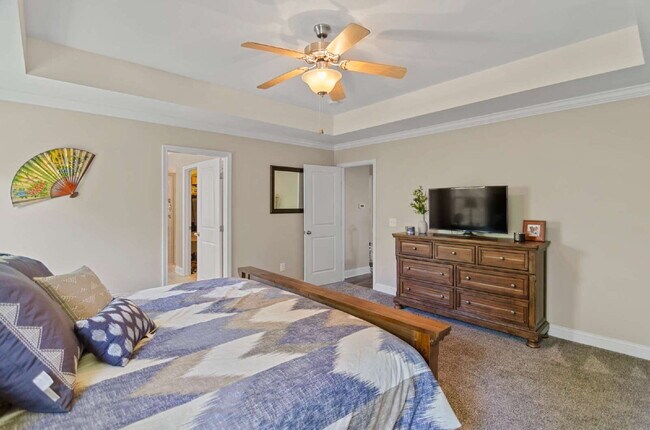 Building Photo - "Spacious 4-Bedroom Sanctuary with 3 Full Baths in Hampstead – Your Dream Home Awaits!"