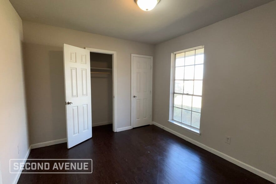 Building Photo - 3302 Charriton Dr