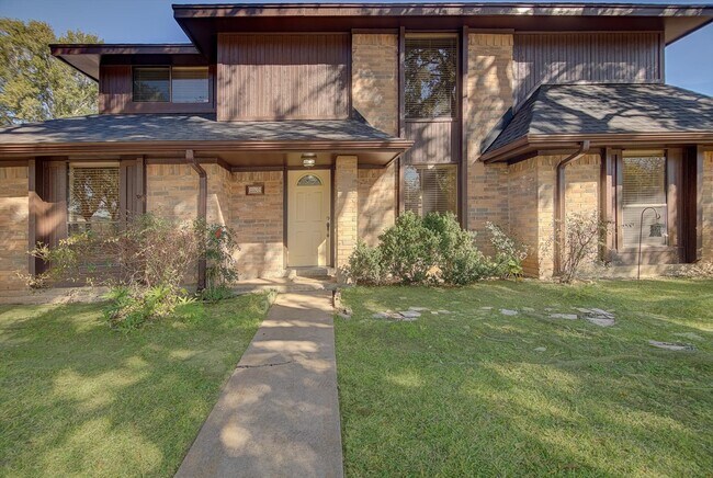 Building Photo - 2807 Planters St