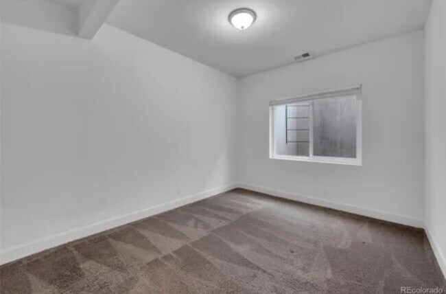 Building Photo - 1107 Anker Dr