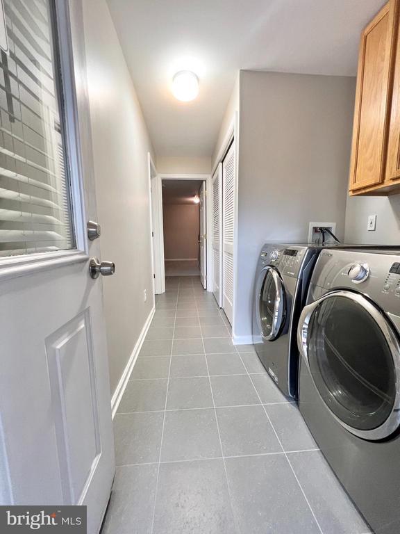 Building Photo - 6400 Warren Point Ct