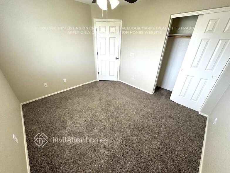 Building Photo - 7211 S 8th Terrace