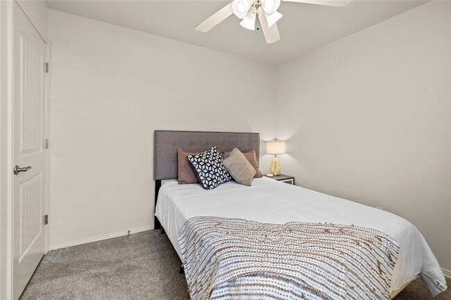 Building Photo - 4462 W Alberta St