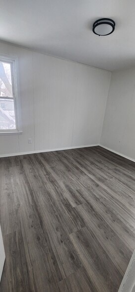 Building Photo - 619 Tracy St