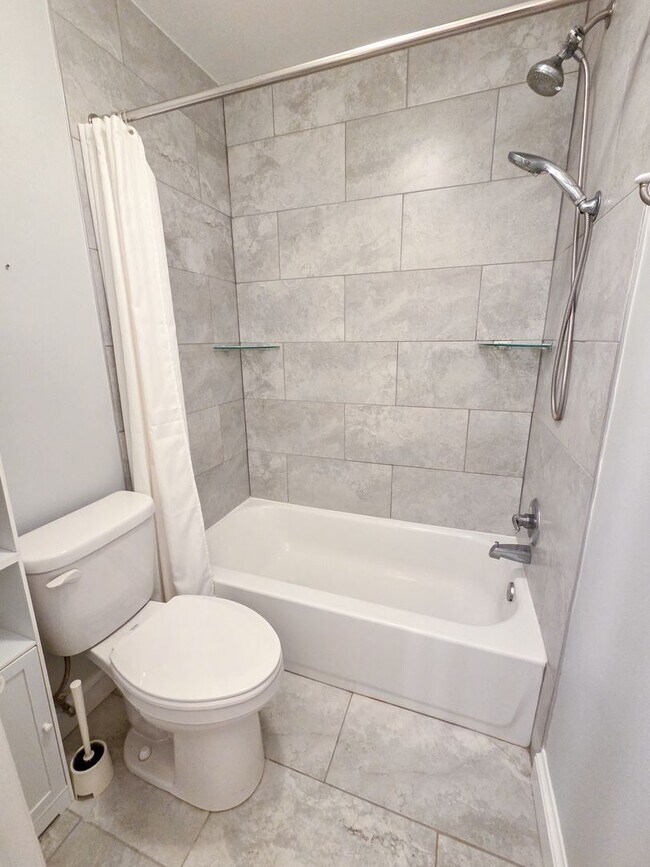 Building Photo - Stunning 2br/2bth condo in North Bethesda,...