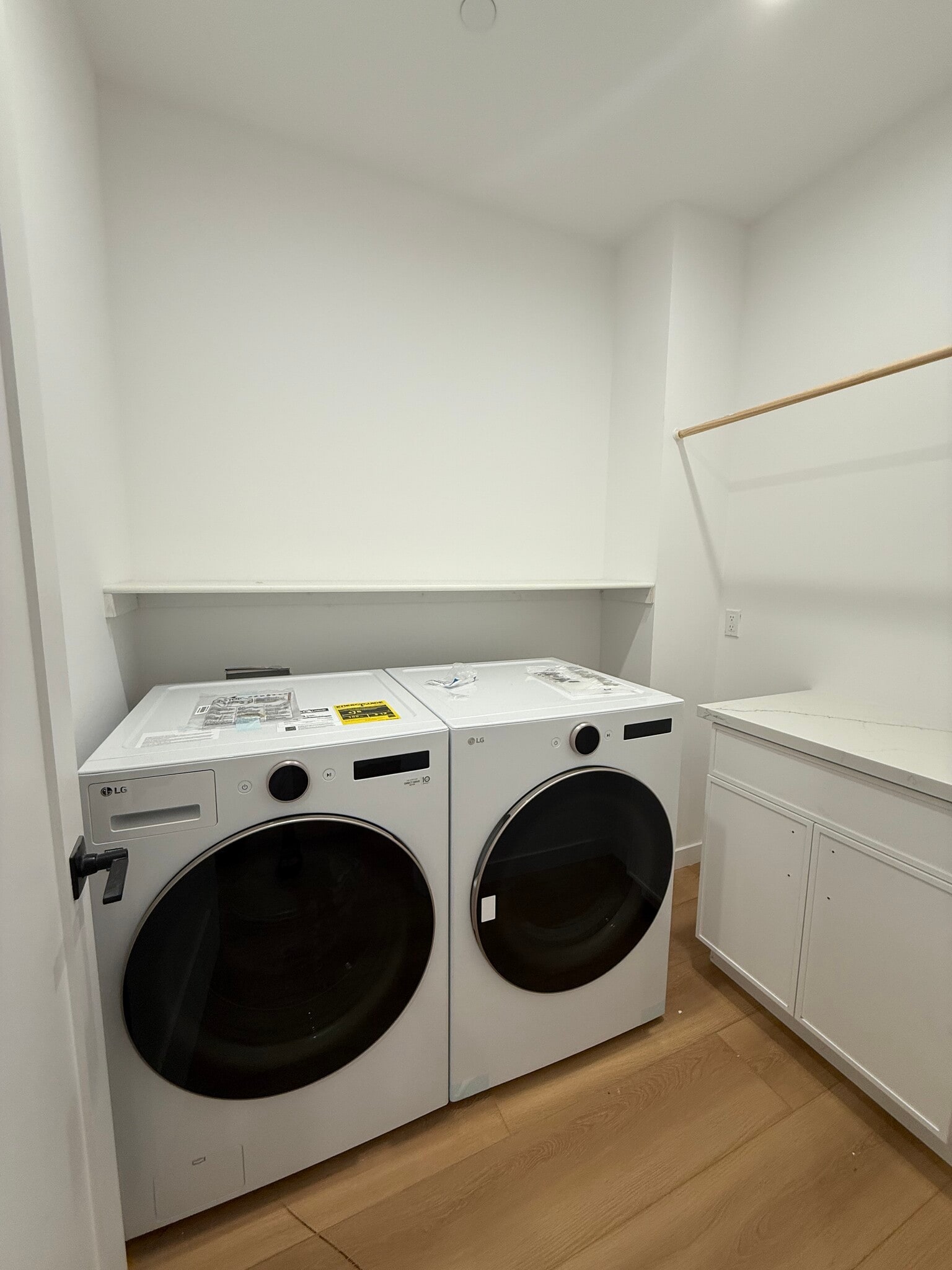 Building Photo - 9213 White Oak Ave