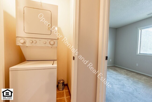 Building Photo - 4934/4936 Vermont Lane