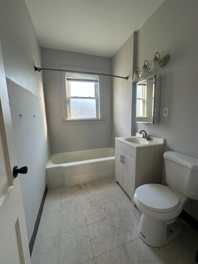 Building Photo - Spacious 2BR Apartment in Roseland – Off-Street Parking & Shared Laundry!