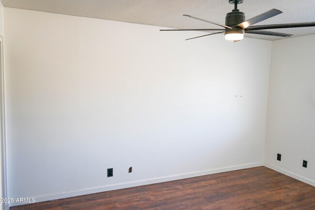 Building Photo - 1261 N 84th Pl