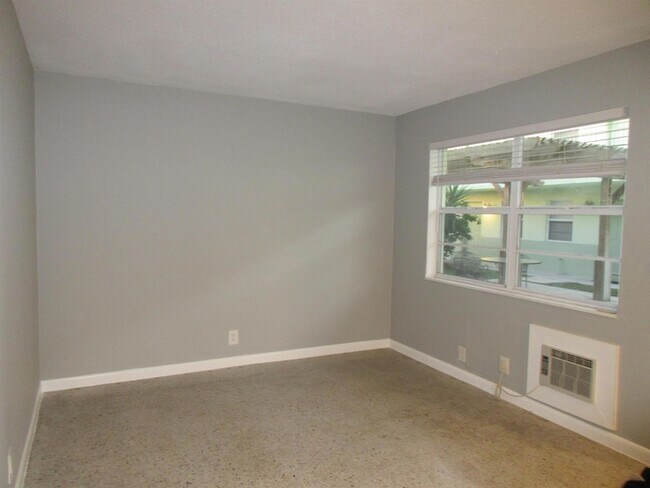 Building Photo - 1118 N H St