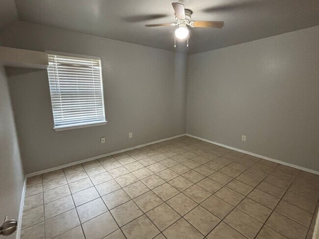 Building Photo - 2 Bedroom, 1.5 Bathroom 1st Floor Condo wi...