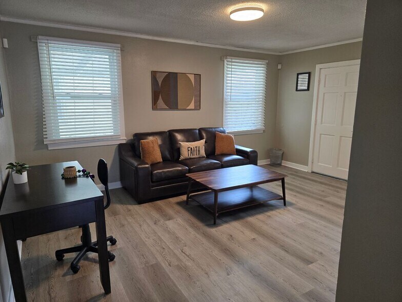 Building Photo - 912 Monticello Ave