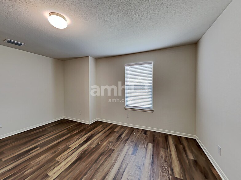 Building Photo - 12250 Commander Dr