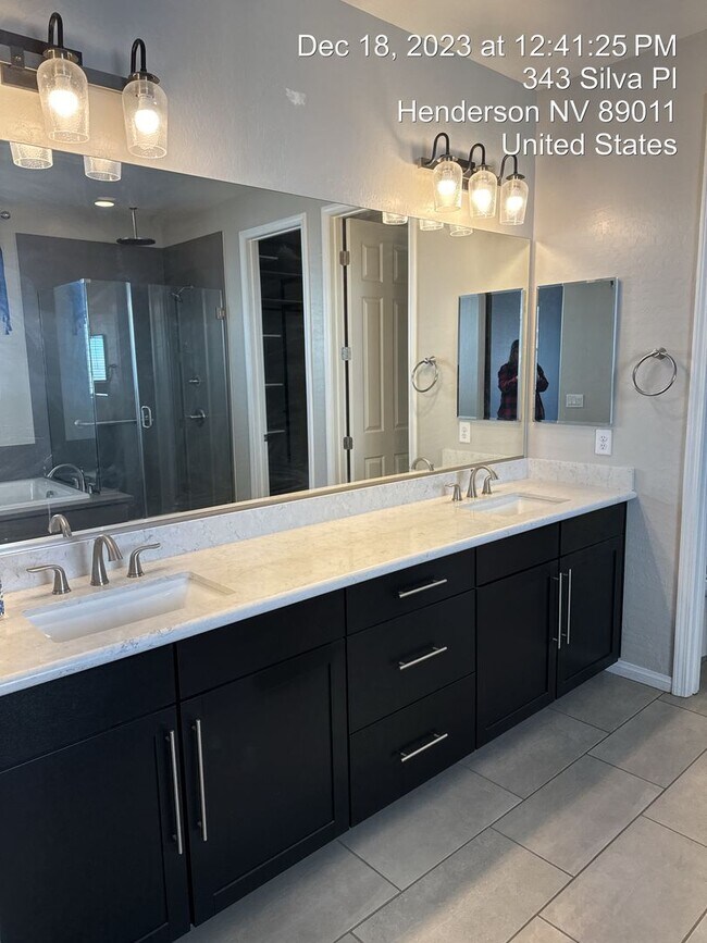 Building Photo - Like New Single Story Home in Cadence/Hend...