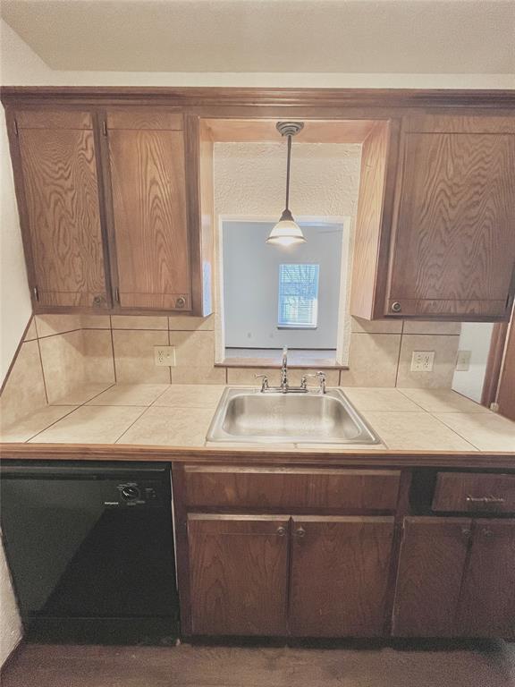 Building Photo - 1901 E Lindsey St