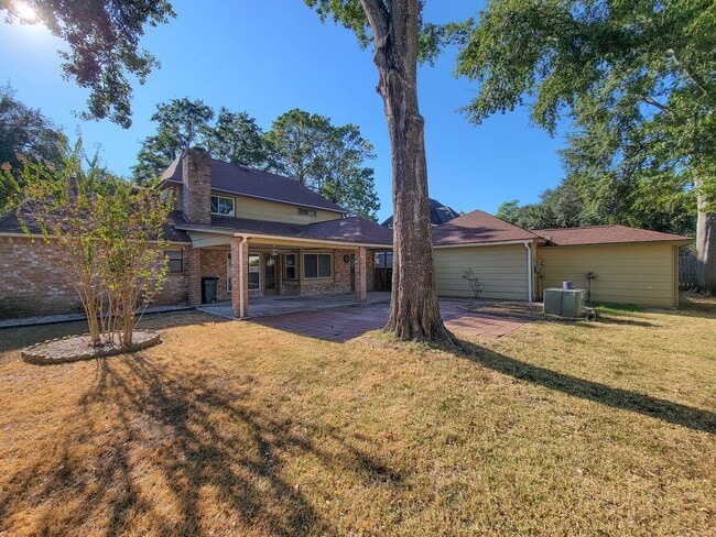 Building Photo - Amazing Cottage Charm Designer Home with Lush Landscaping, Sprinkler System, New Insulated Window...