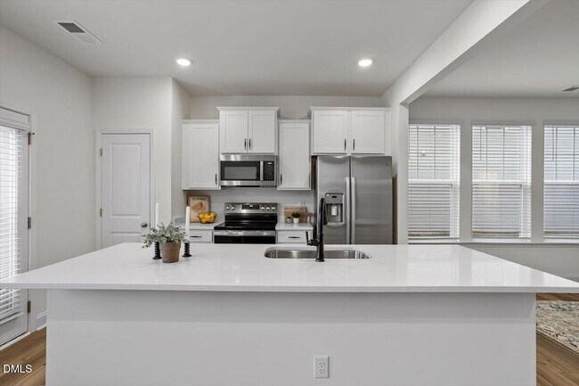 Building Photo - 74 Amaryllis Ln