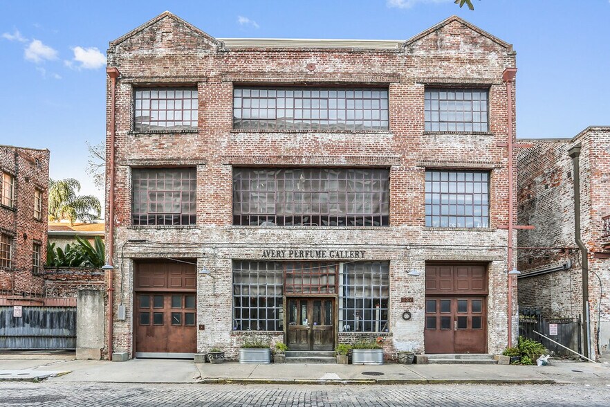 Building Photo - 527 St Joseph St