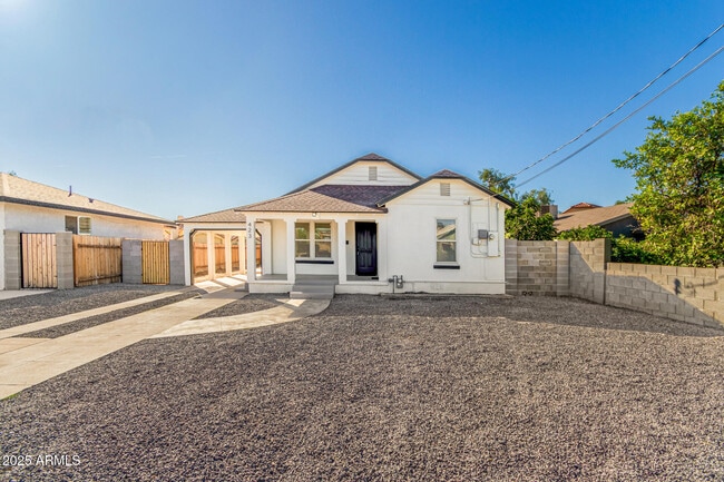 Building Photo - 423 E Crescent Ave