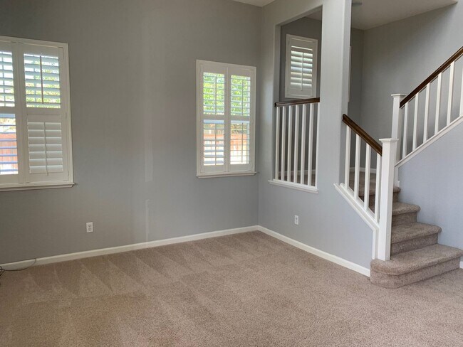 Building Photo - 492 Tilden Cir